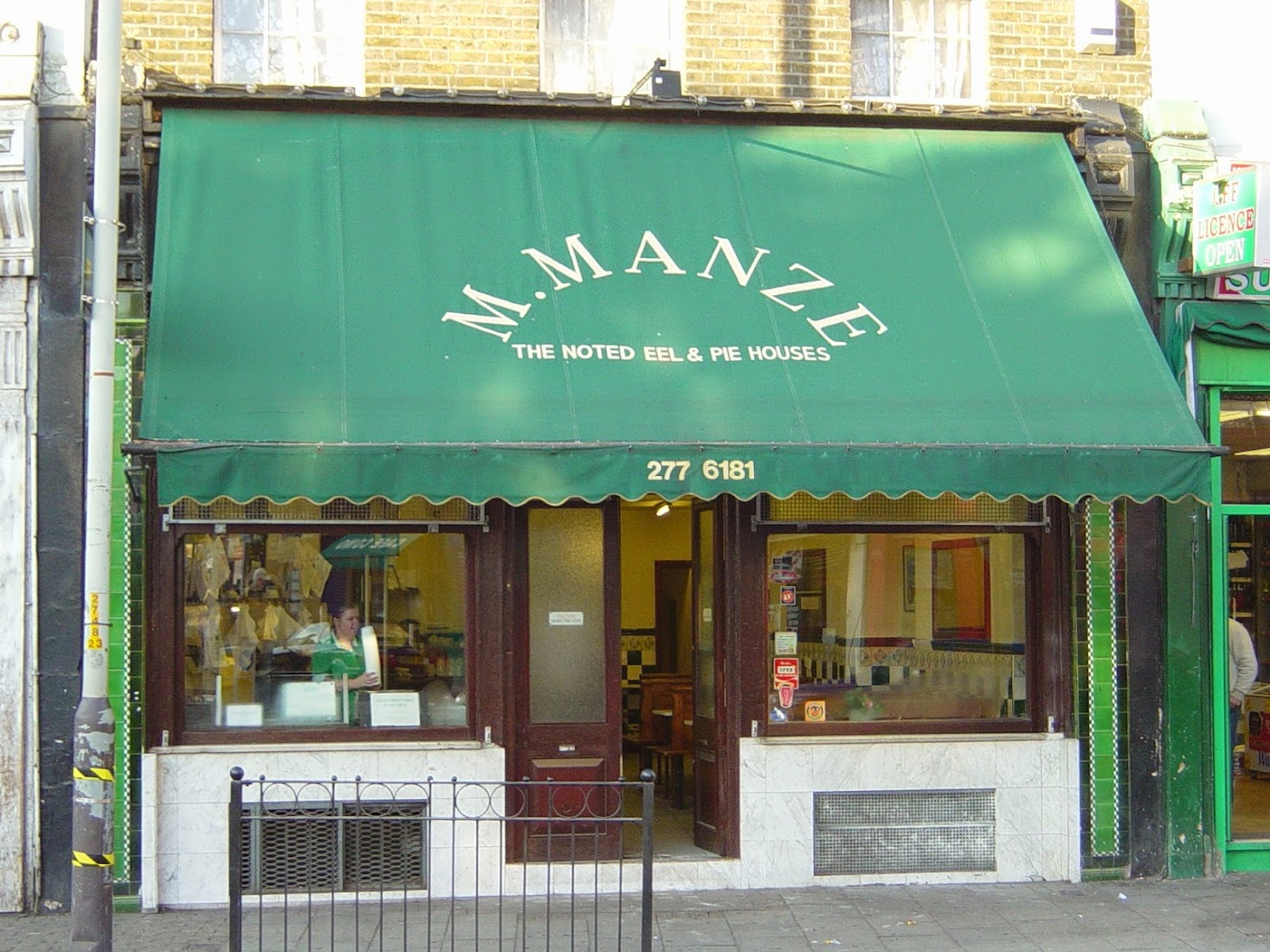The green M. Manze shopfront on Tower Bridge Road